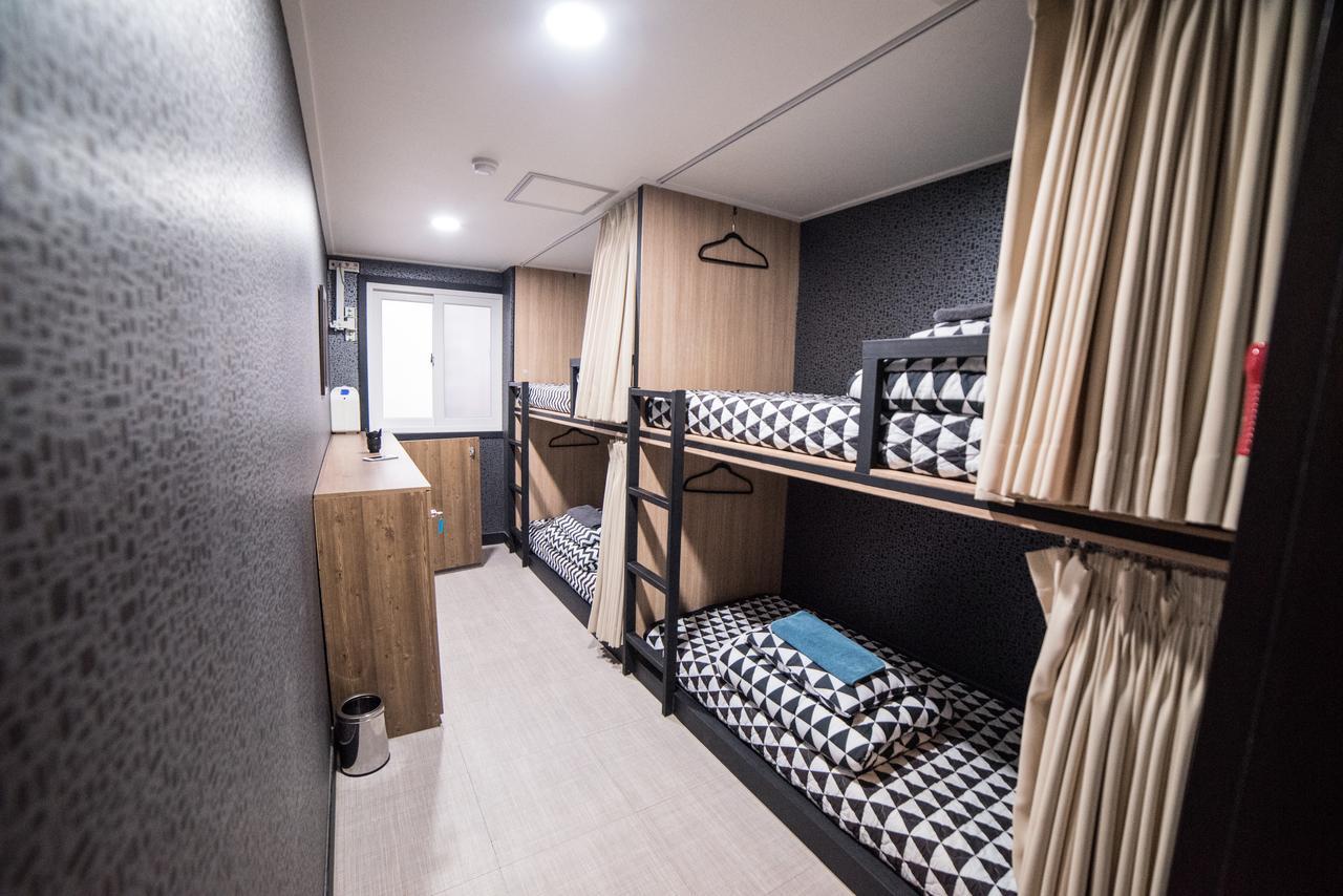 Mozzihostel Busan Station Exteriör bild